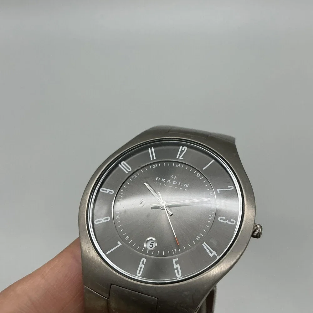 Skagen 801XLTKM Mens Watch 40mm Gray Black Dial Titanium New Battery 6.75